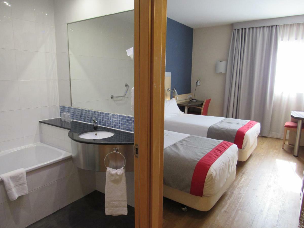 Holiday Inn Express Madrid-Alcorcon, An Ihg Hotel Exterior photo